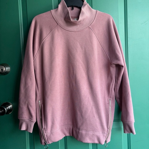 Athleta Sweaters - Athleta medium mock neck pink sweatshirt